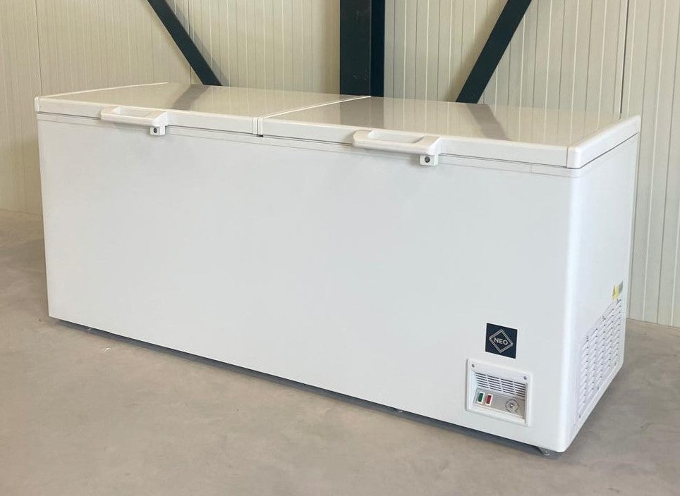 Vrieskist | 660L | Wit/Kunststof | -18°C/-24°C | Statisch | Klapdeksel | 1950x775x870(h)mm
