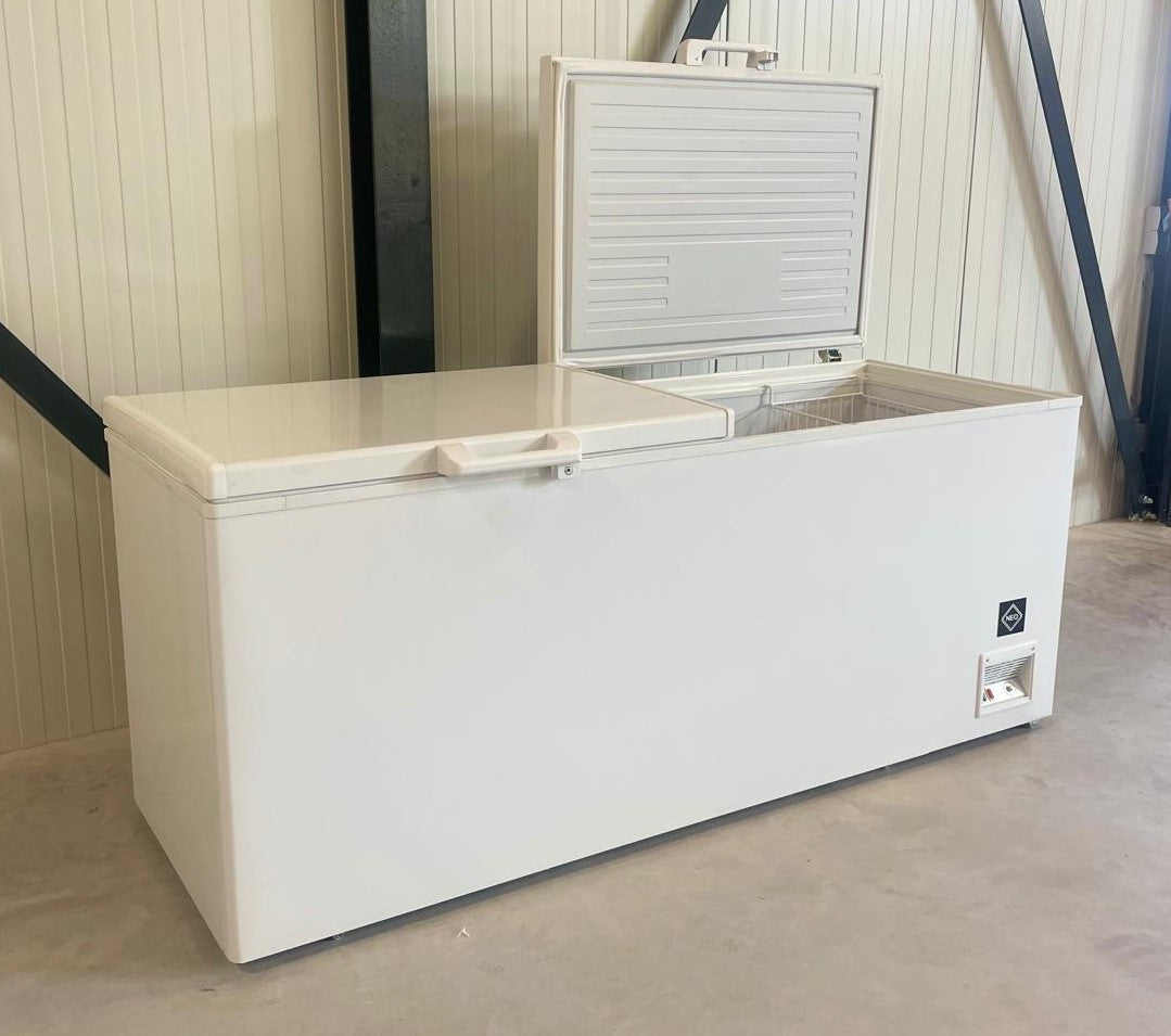 Vrieskist | 660L | Wit/Kunststof | -18°C/-24°C | Statisch | Klapdeksel | 1950x775x870(h)mm
