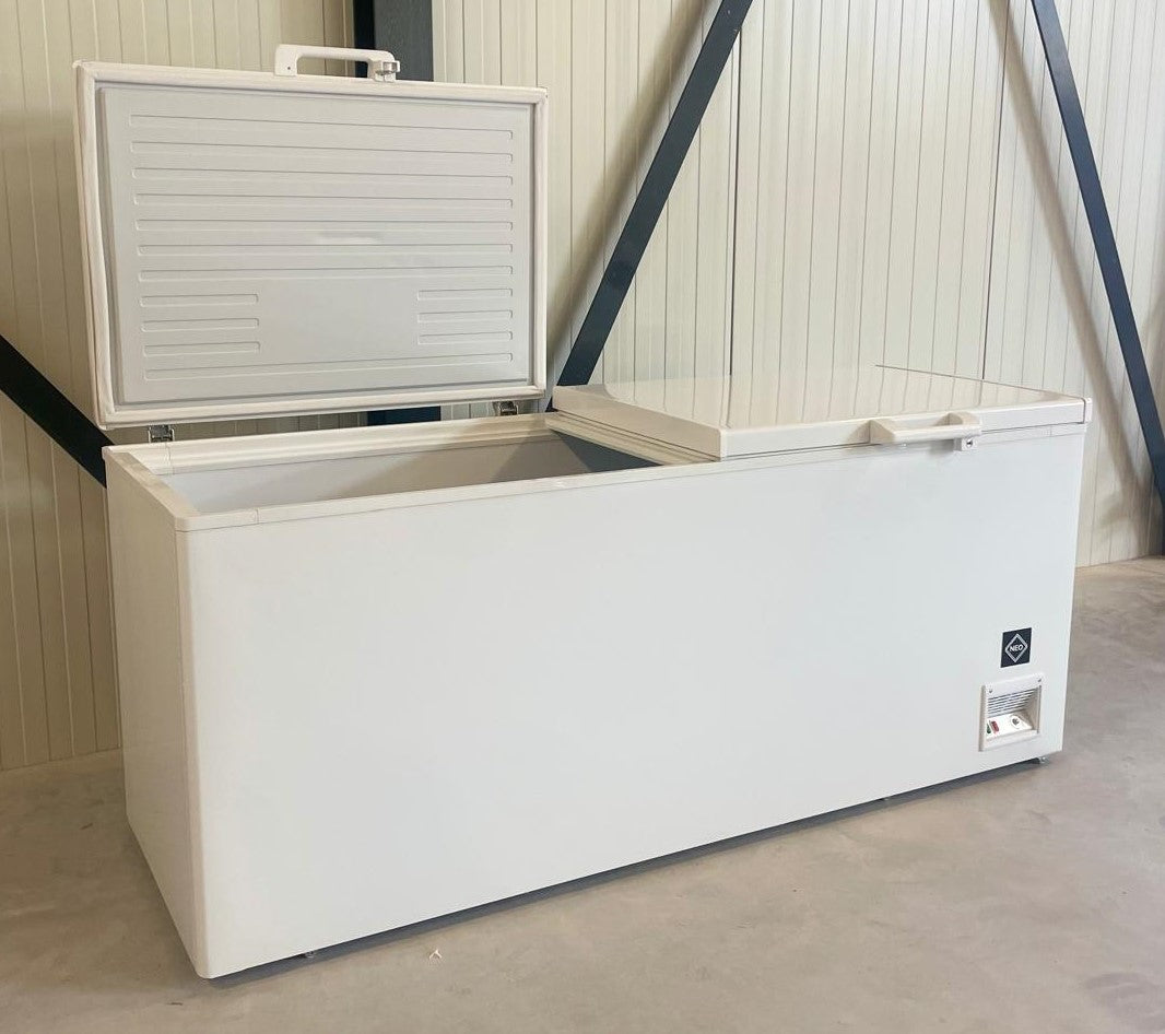 Vrieskist | 660L | Wit/Kunststof | -18°C/-24°C | Statisch | Klapdeksel | 1950x775x870(h)mm