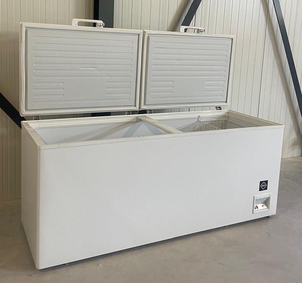 Vrieskist | 660L | Wit/Kunststof | -18°C/-24°C | Statisch | Klapdeksel | 1950x775x870(h)mm