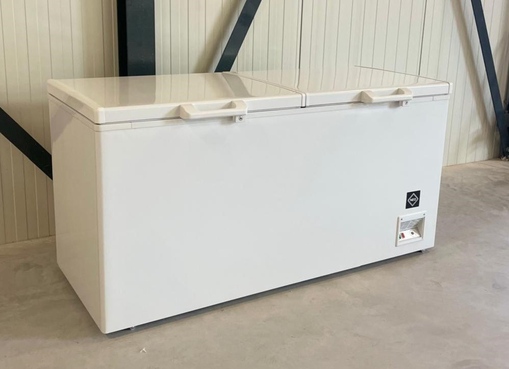 Vrieskist | 560L | Wit/Kunststof | -18°C/-24°C | Statisch | Klapdeksel | 1665x775x870(h)mm