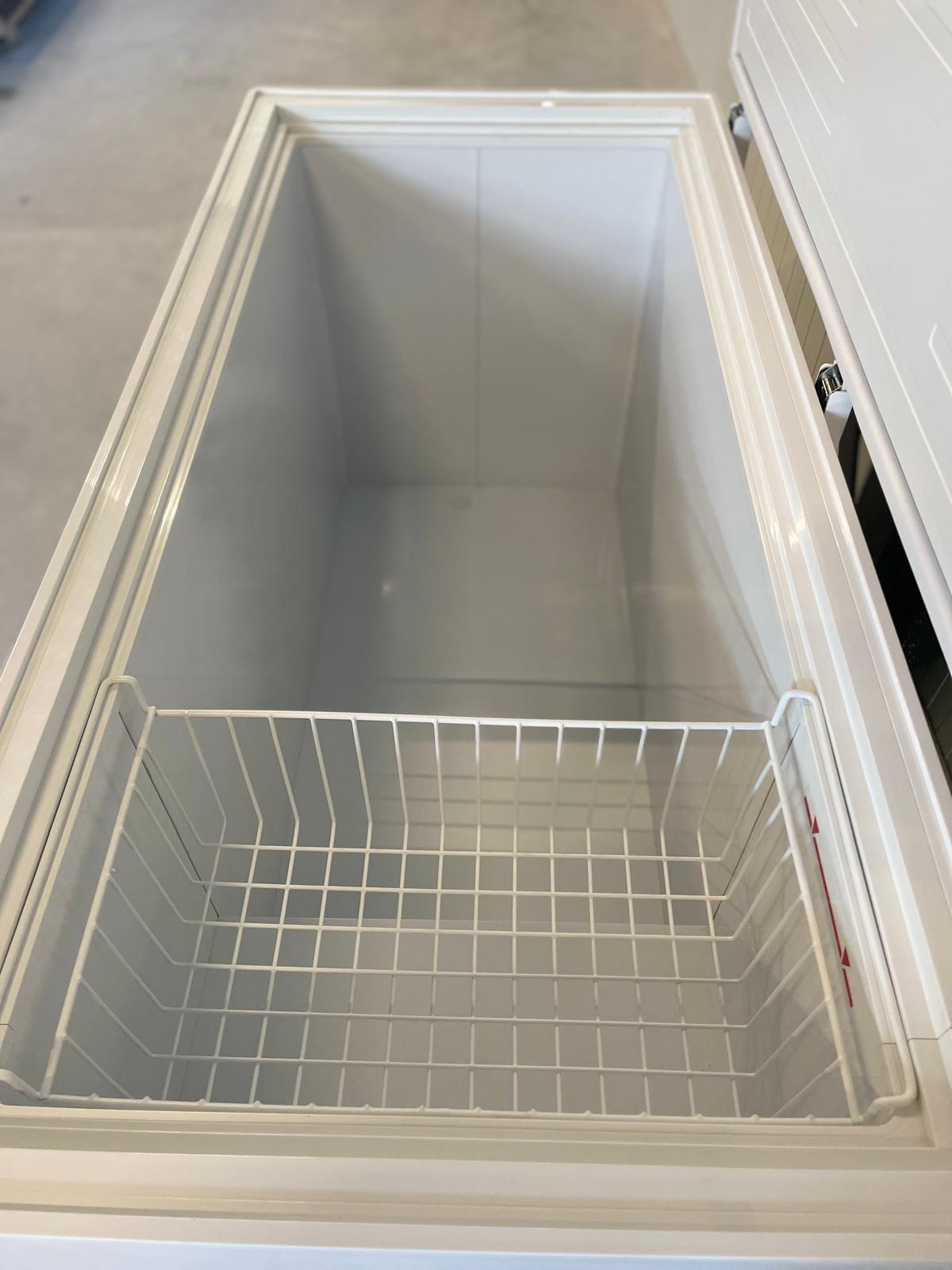 Vrieskist | 470L | Wit/Kunststof | -18°C/-24°C | Statisch | Klapdeksel | 1450x775x870(h)mm