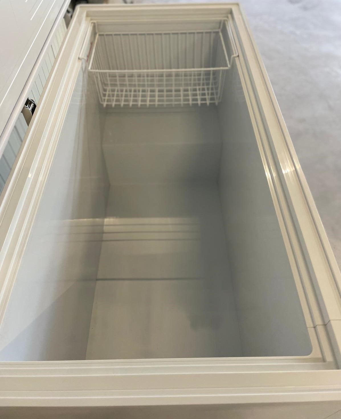 Vrieskist | 470L | Wit/Kunststof | -18°C/-24°C | Statisch | Klapdeksel | 1450x775x870(h)mm