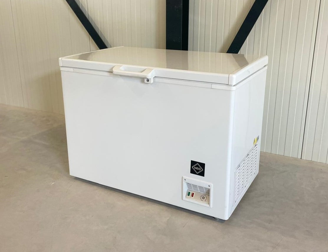 Vrieskist | 360L | Wit/Kunststof | -18°C/-24°C | Statisch | Klapdeksel | 1150x775x870(h)mm