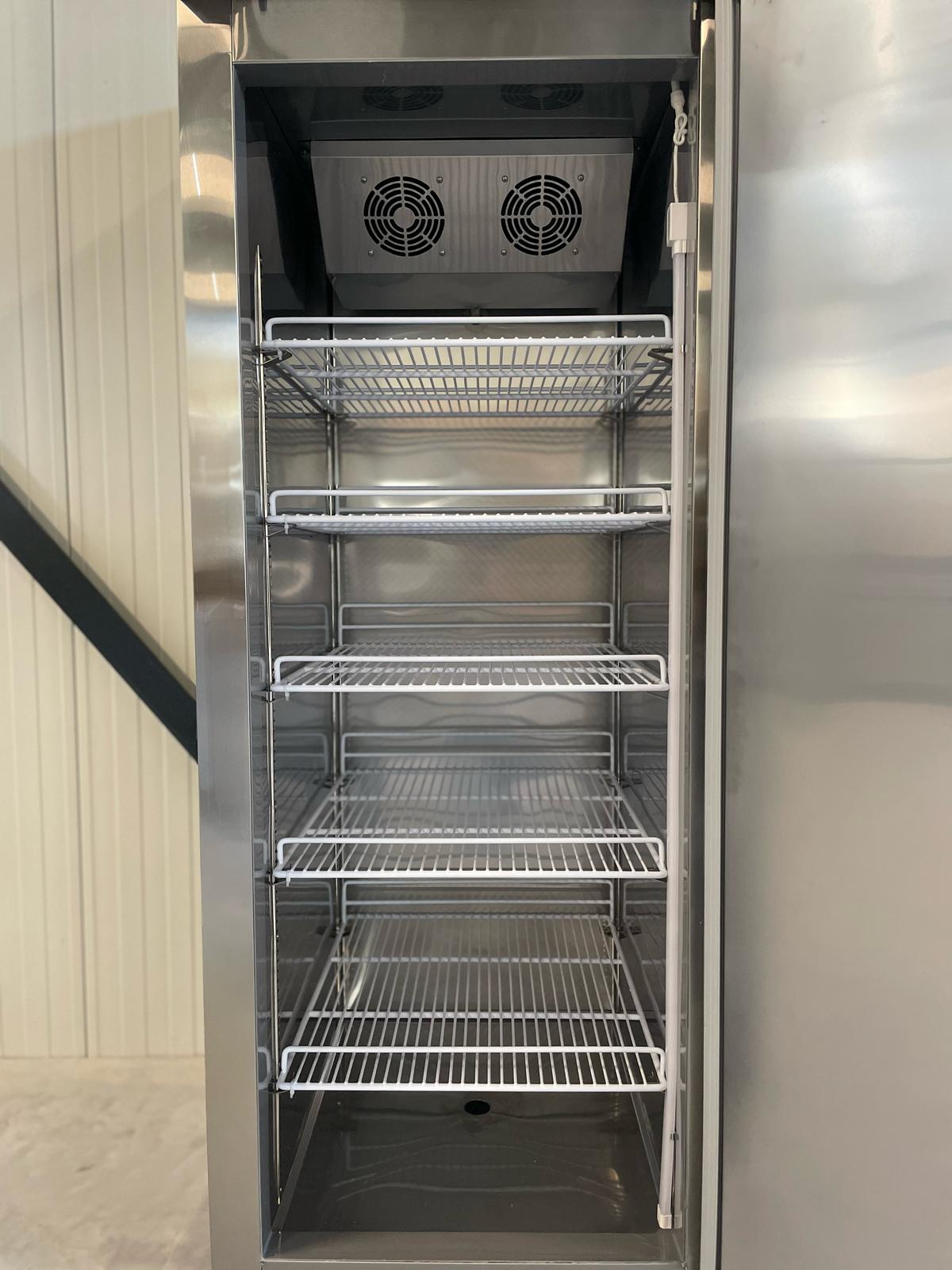 Vriezer | 500L | RVS | Geventileerd | 620x760x1980(h)mm | Wielen (geremd)