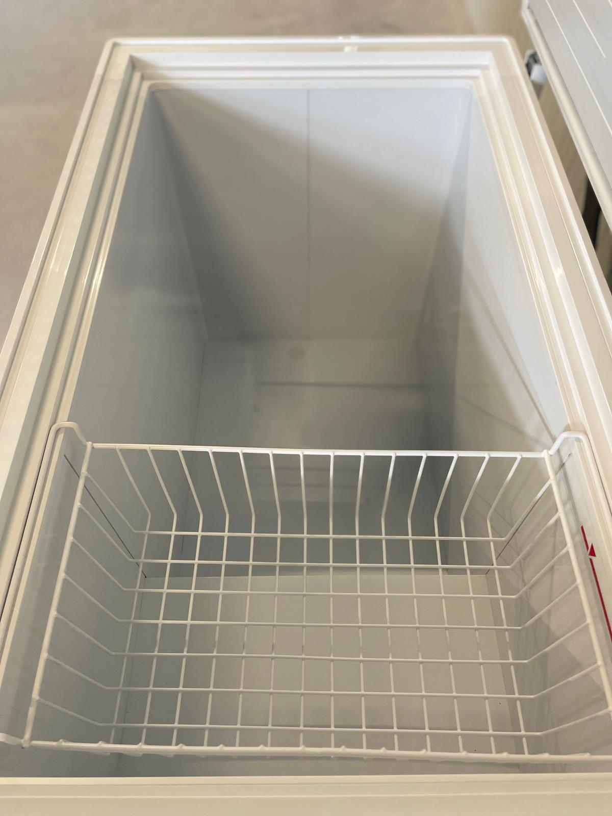 Vrieskist | 360L | Wit/Kunststof | -18°C/-24°C | Statisch | Klapdeksel | 1150x775x870(h)mm