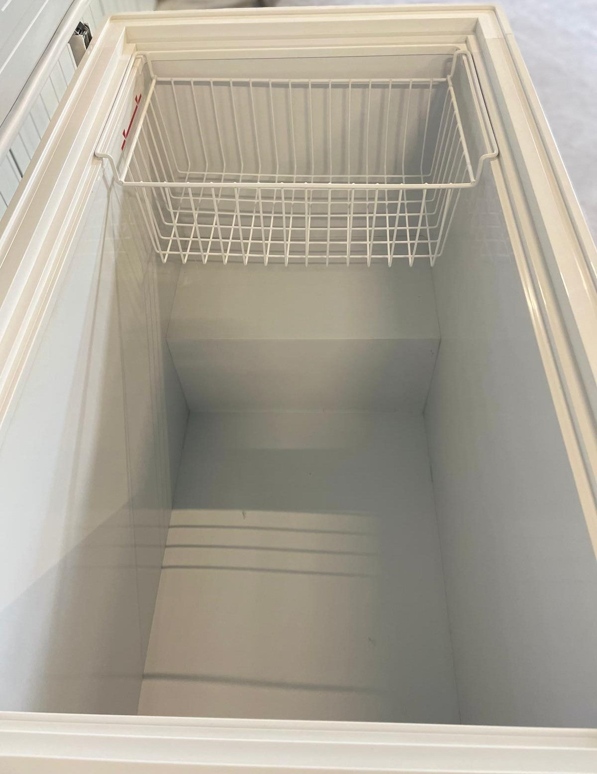 Vrieskist | 360L | Wit/Kunststof | -18°C/-24°C | Statisch | Klapdeksel | 1150x775x870(h)mm