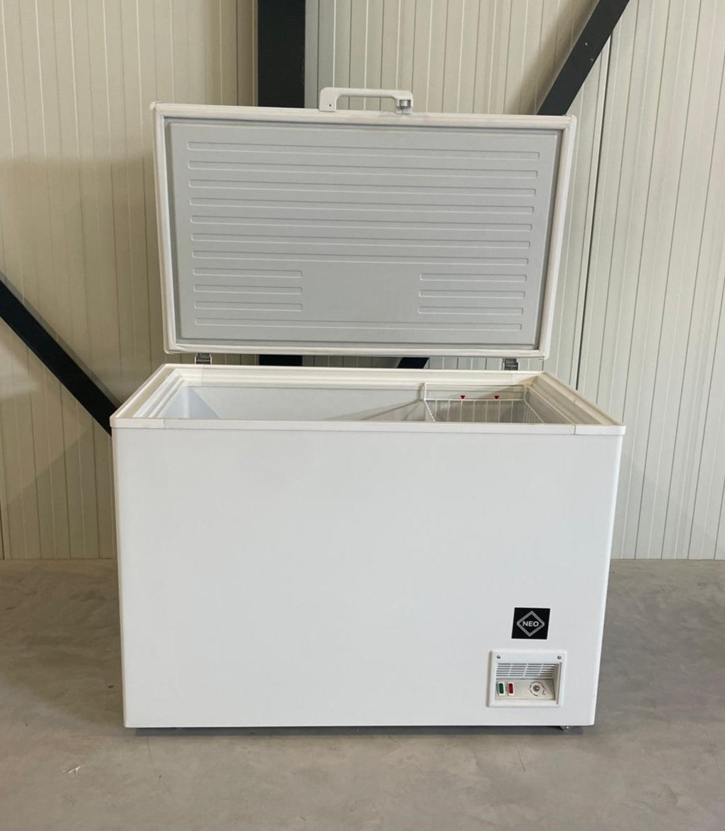 Vrieskist | 360L | Wit/Kunststof | -18°C/-24°C | Statisch | Klapdeksel | 1150x775x870(h)mm