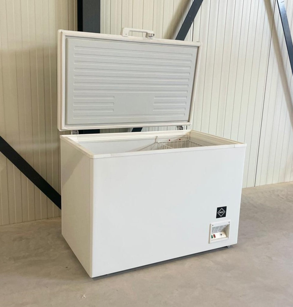 Vrieskist | 360L | Wit/Kunststof | -18°C/-24°C | Statisch | Klapdeksel | 1150x775x870(h)mm