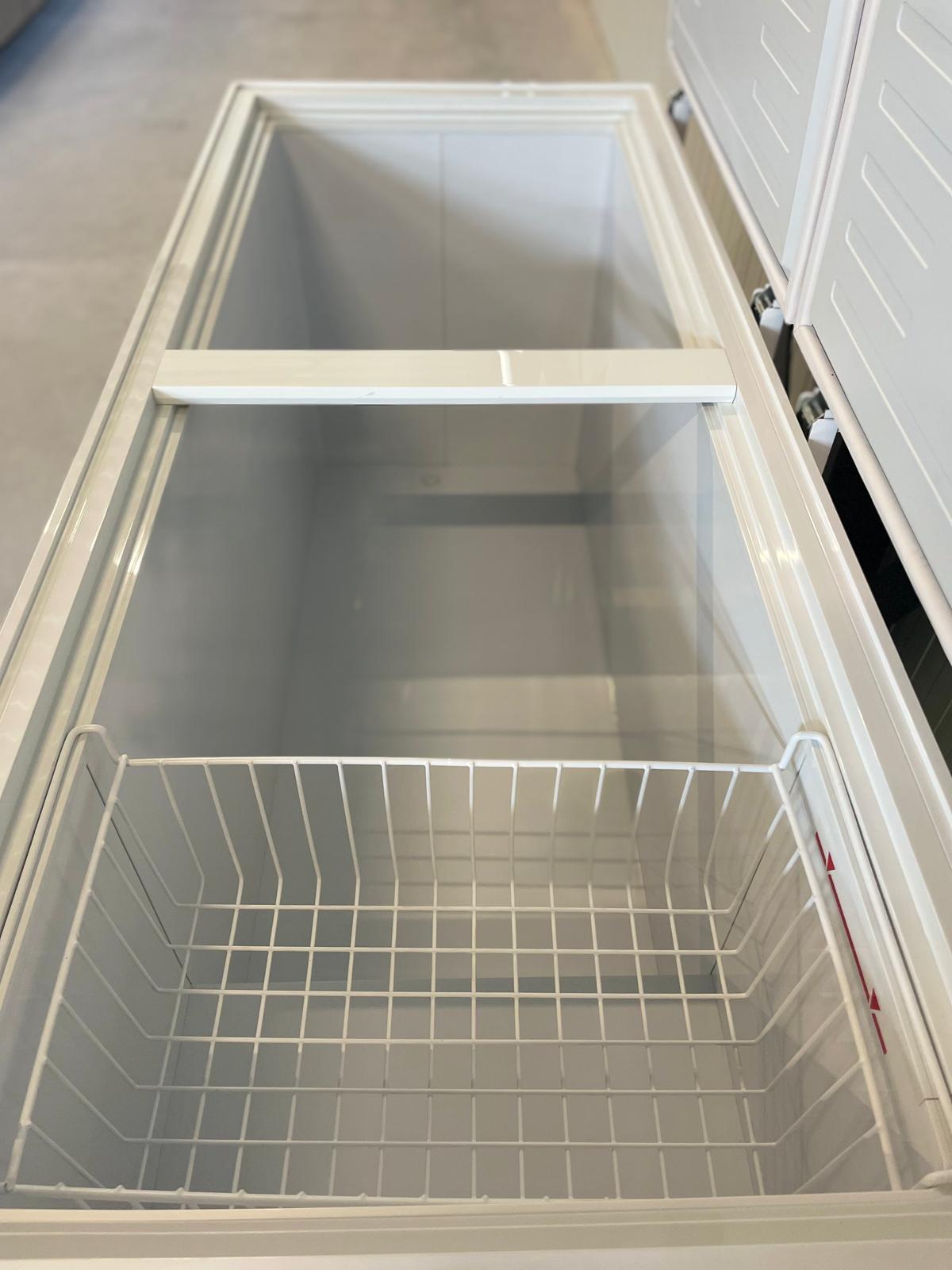 Vrieskist | 560L | Wit/Kunststof | -18°C/-24°C | Statisch | Klapdeksel | 1665x775x870(h)mm